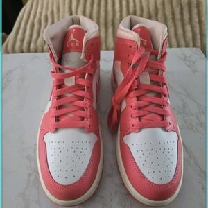 Nike Air Jordan 1 Mid Women's Shoes Strawberry Cream BQ6472-186